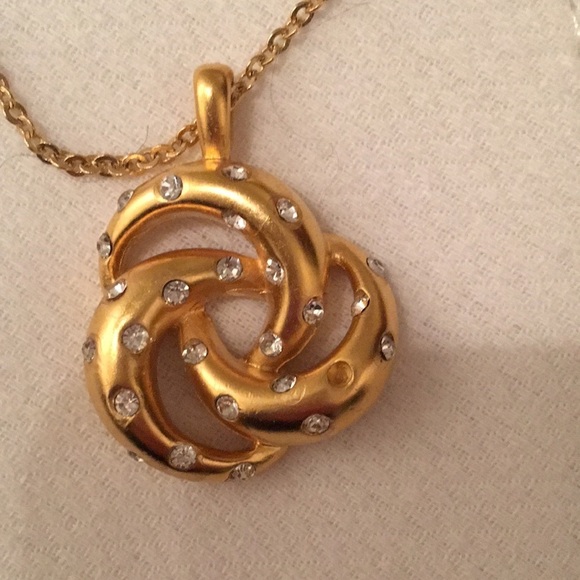 Lovely vintage gold tone and rhinestone earrings and necklace​ - Picture 5 of 6